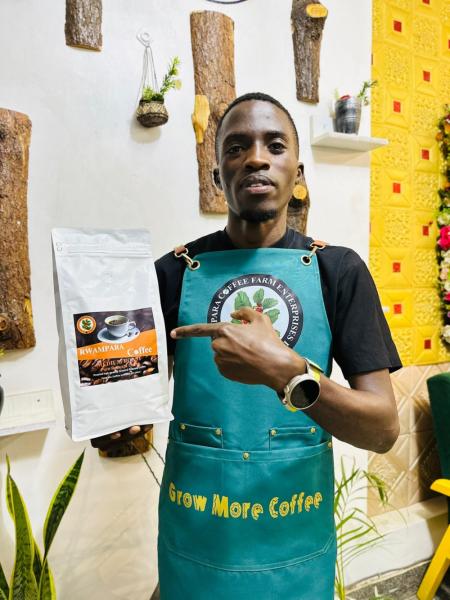 Green coffee beans,roasted and grinded coffee