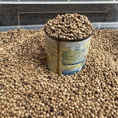 White pepper and  black pepper