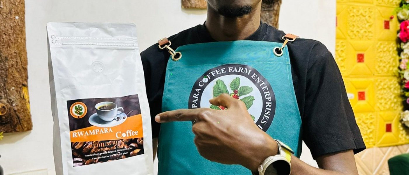 Green coffee beans,roasted and grinded coffee