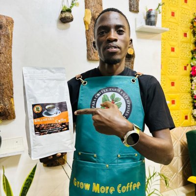 Green coffee beans,roasted and grinded coffee